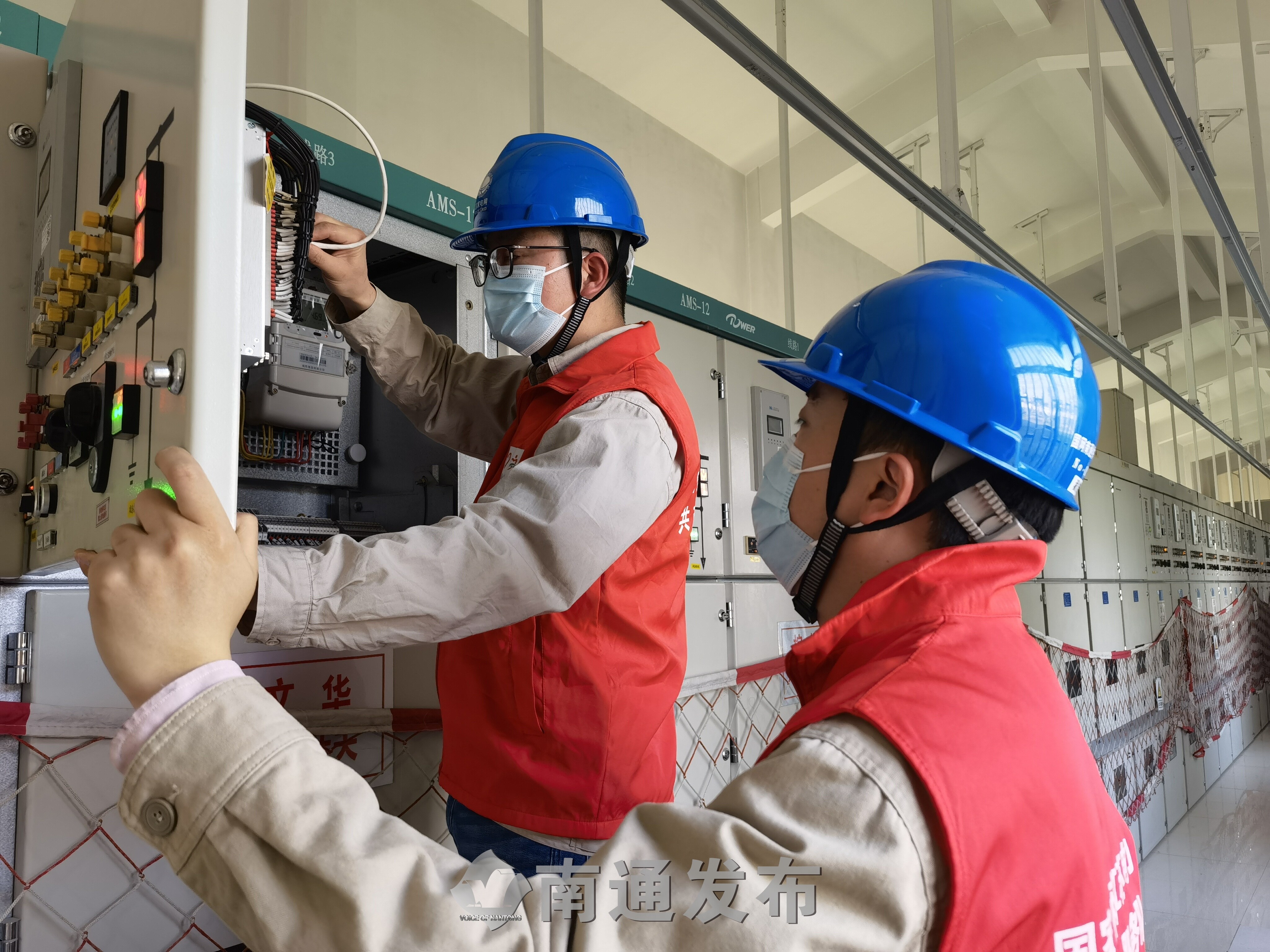 包含防守铜墙铁壁，队员打铁，决赛升温大戏激烈的词条