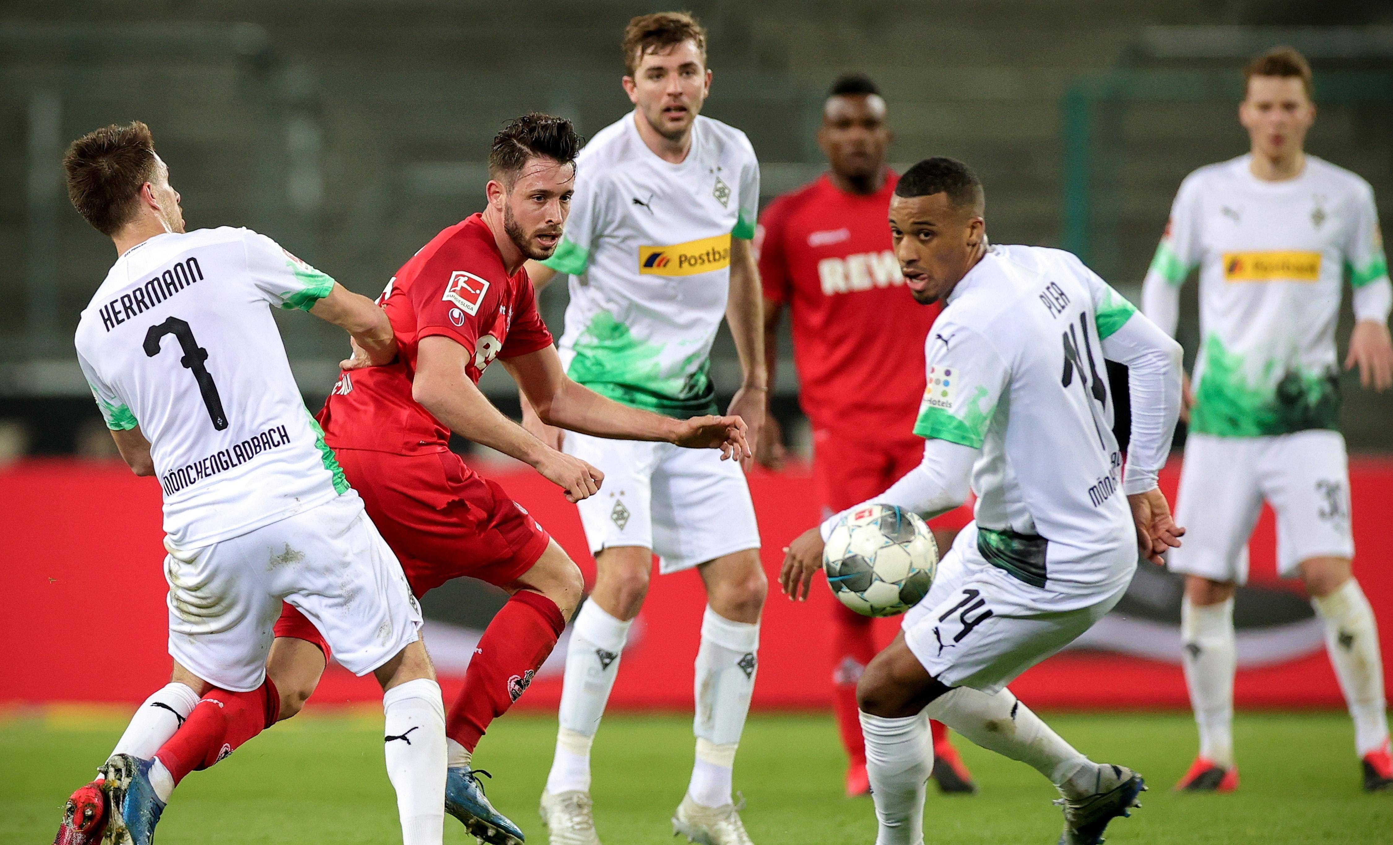 南非足球队在比赛中实力出众