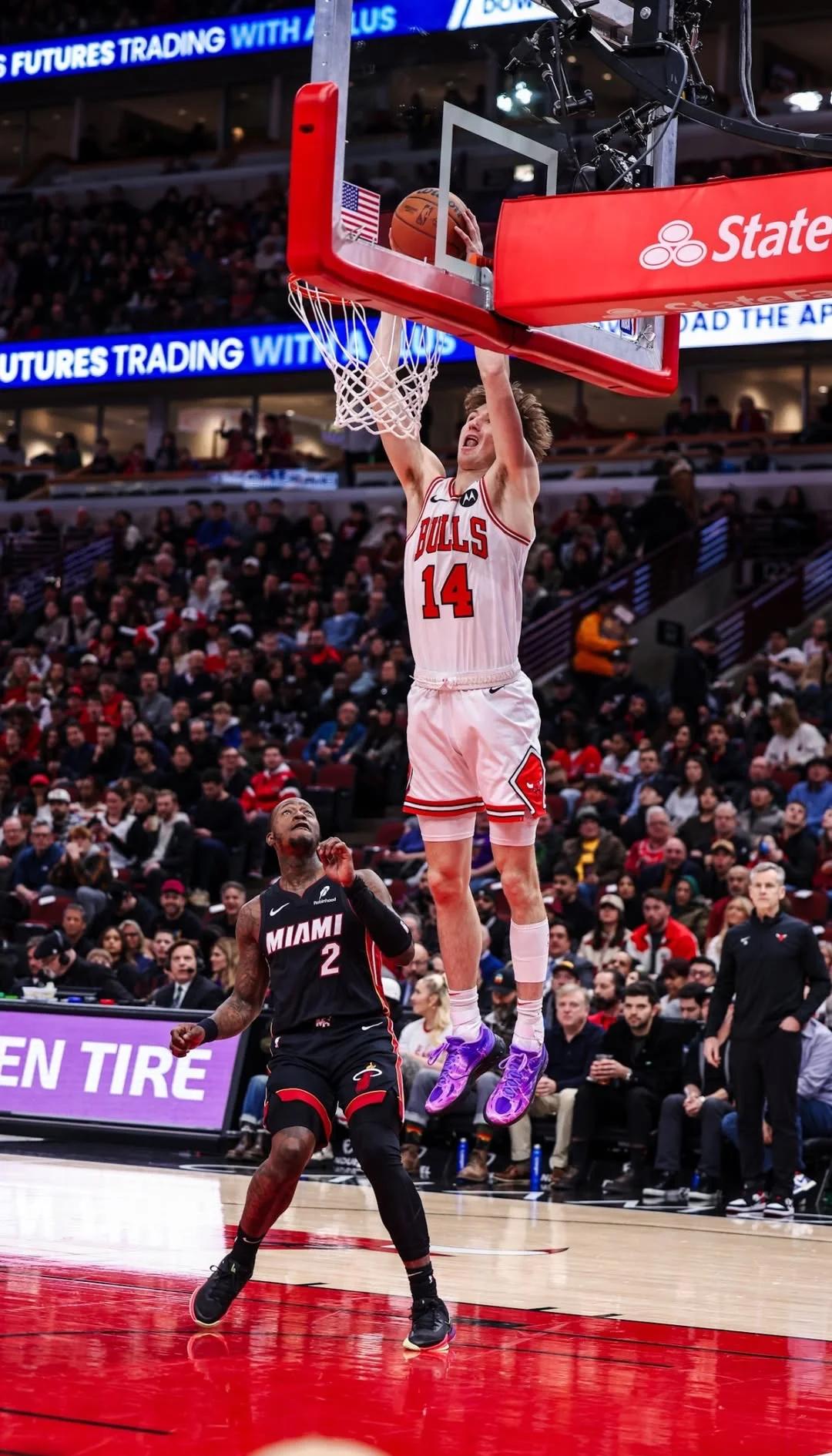 开云体育入口-热火队成功再胜，击败公牛队晋级半决赛