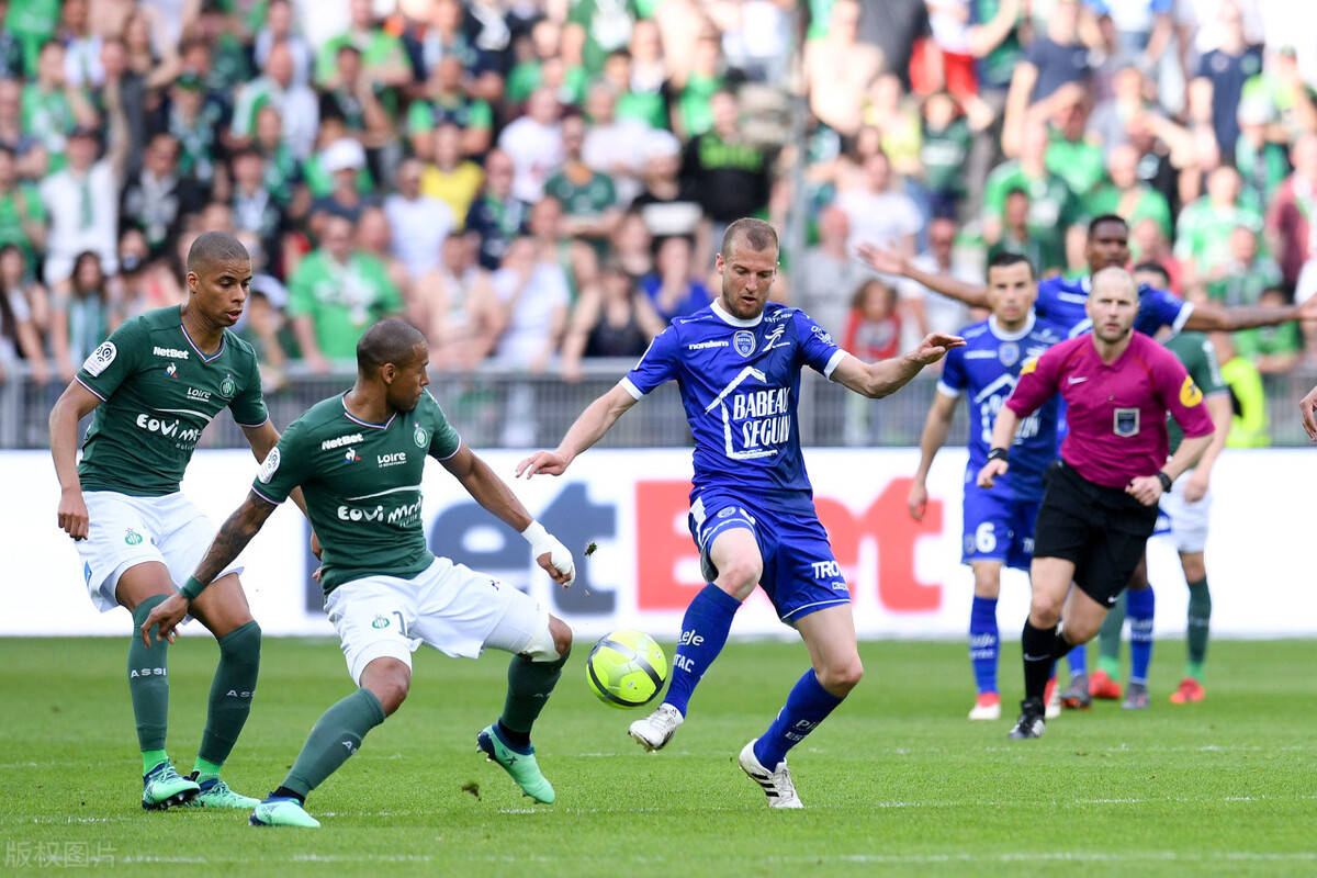 开云体育-特鲁瓦迎战周中赛事，队员体能成关键