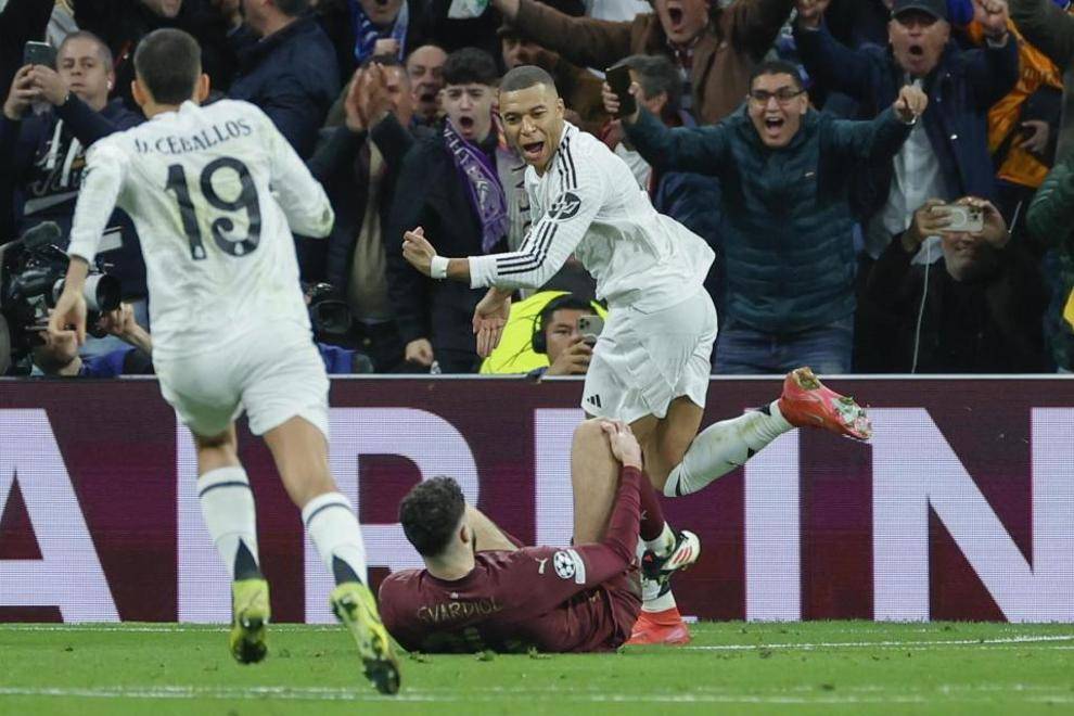 精彩绝伦！球员演绎帽子戏法领衔全队胜利