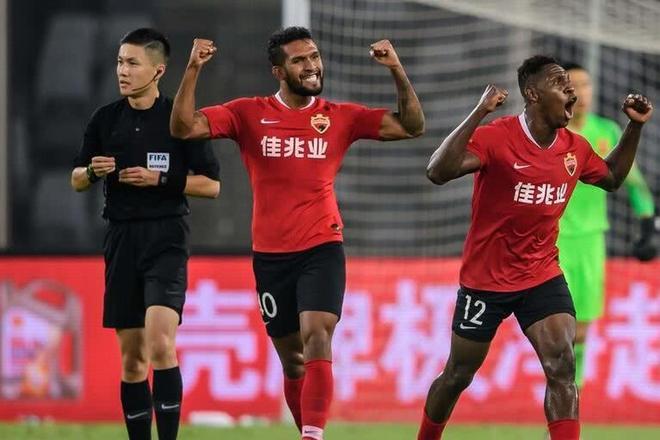 关于恒大客场战胜天津泰达，领跑中超积分榜的信息