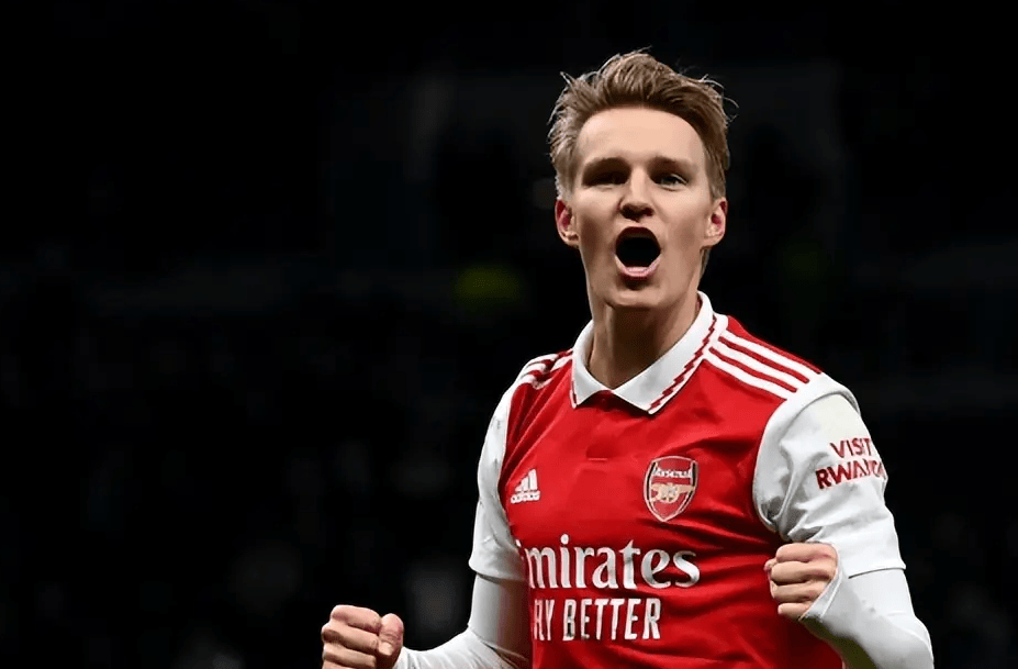 开云体育app-包含埃弗顿主场不敌阿森纳，遭遇低谷的词条