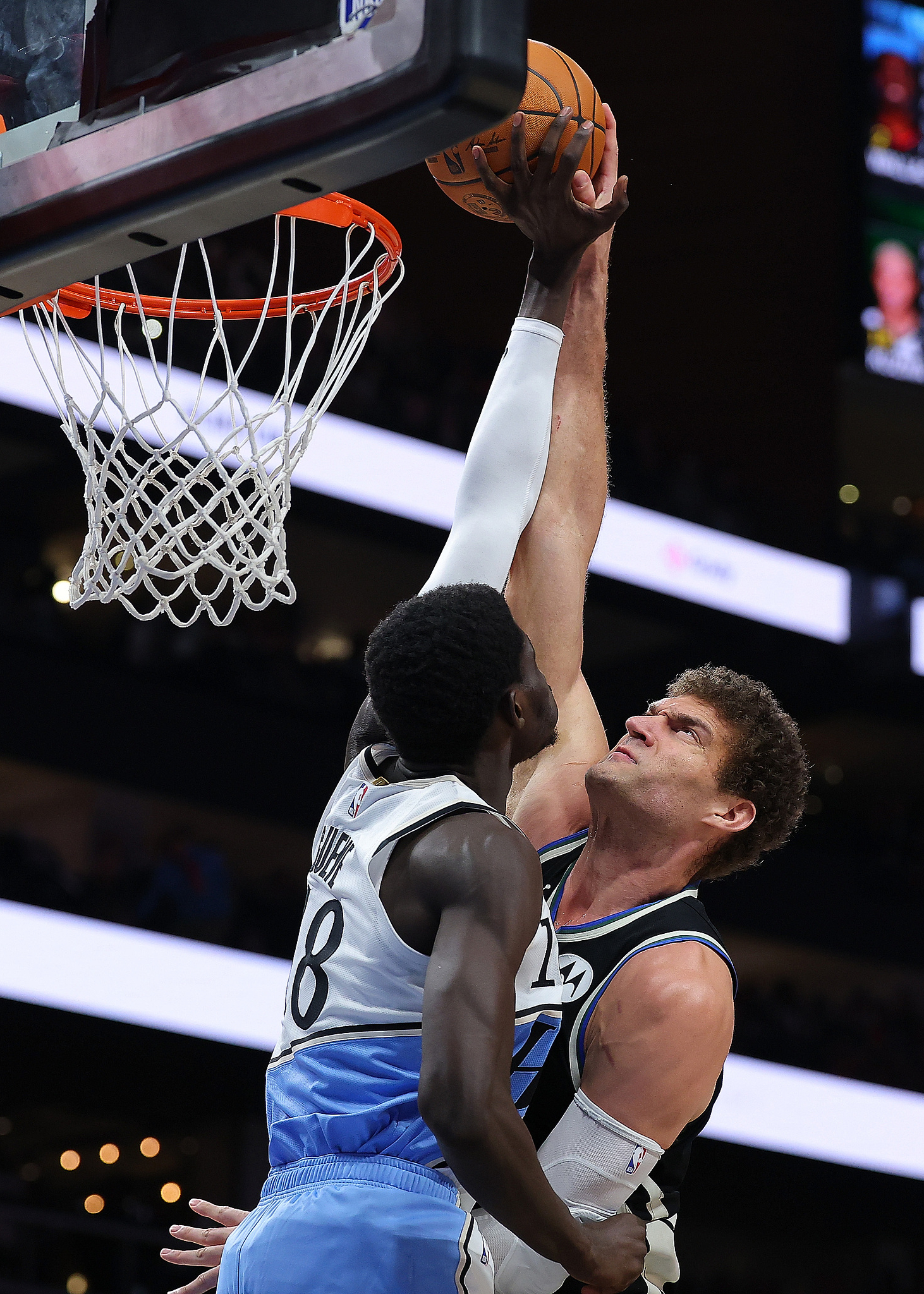 开云体育中国-雄鹿队在东部半决赛中以118-115击败篮网队，取得1-0领先的简单介绍