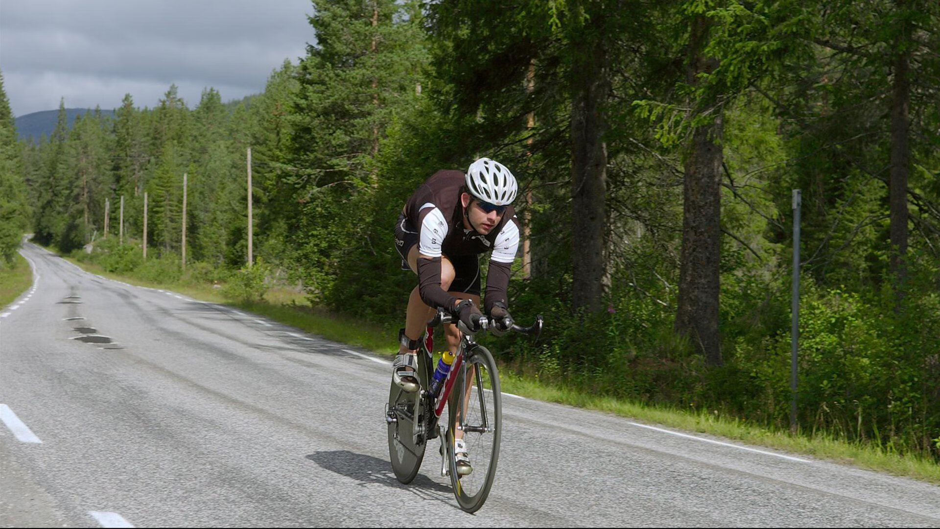 开云体育登录-钢的纪律，羽的焰火
